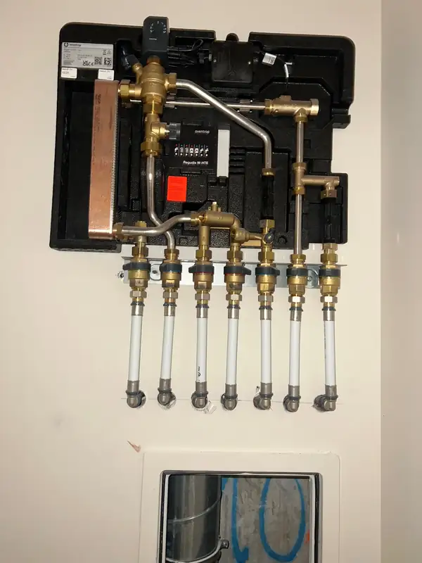 Installation plomberie — collecteur et raccordements